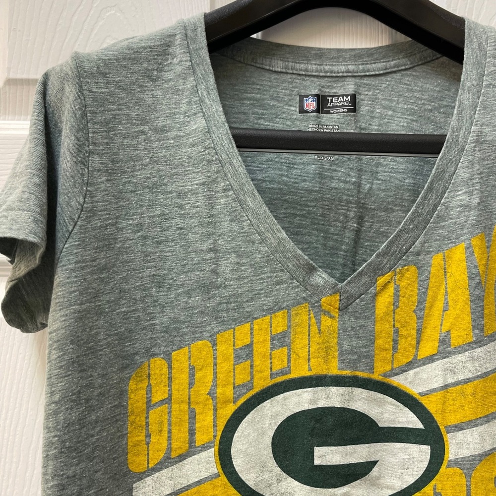 NFL Team Apparel Women's Green Bay Packers Green XL V-Neck T-Shirt